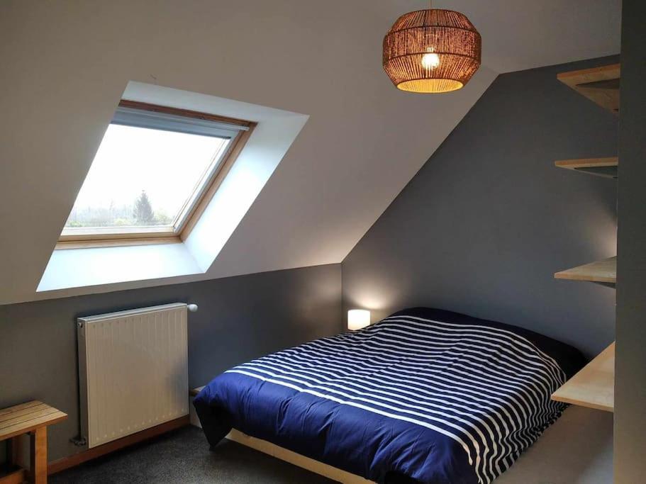L Etablissement Gold Beach Propose 1 Hebergement , Maison 80M2 Avec Terrain 500M2, Parking Prive A 4 Min Du Port Artificiel D Arromanches, Services Accueil Personnalise, Lits Faits, Serviettes, Menage, Netflix, Wifi Ryes المظهر الخارجي الصورة