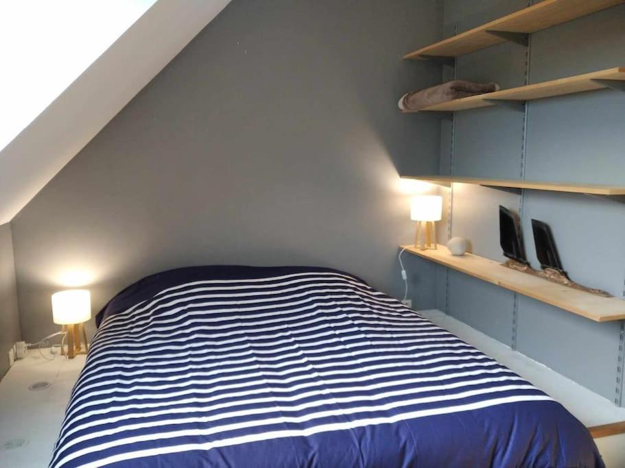L Etablissement Gold Beach Propose 1 Hebergement , Maison 80M2 Avec Terrain 500M2, Parking Prive A 4 Min Du Port Artificiel D Arromanches, Services Accueil Personnalise, Lits Faits, Serviettes, Menage, Netflix, Wifi Ryes المظهر الخارجي الصورة