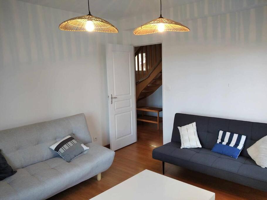 L Etablissement Gold Beach Propose 1 Hebergement , Maison 80M2 Avec Terrain 500M2, Parking Prive A 4 Min Du Port Artificiel D Arromanches, Services Accueil Personnalise, Lits Faits, Serviettes, Menage, Netflix, Wifi Ryes المظهر الخارجي الصورة