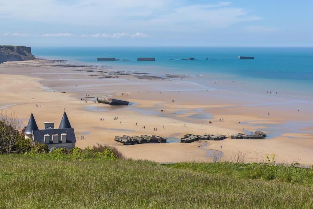 L Etablissement Gold Beach Propose 1 Hebergement , Maison 80M2 Avec Terrain 500M2, Parking Prive A 4 Min Du Port Artificiel D Arromanches, Services Accueil Personnalise, Lits Faits, Serviettes, Menage, Netflix, Wifi Ryes المظهر الخارجي الصورة