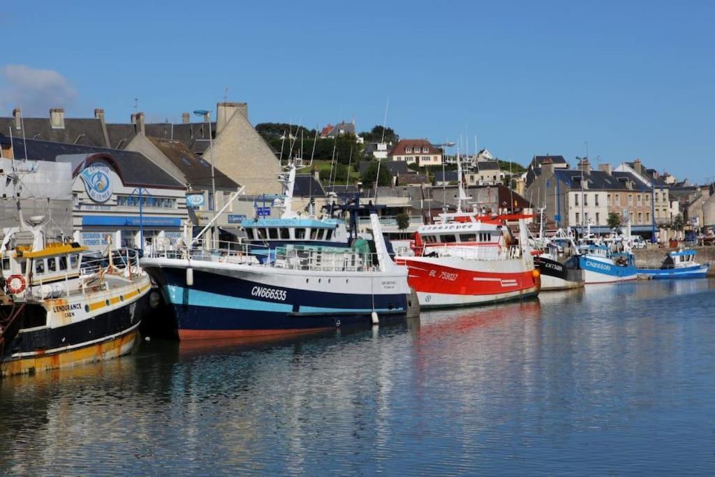 L Etablissement Gold Beach Propose 1 Hebergement , Maison 80M2 Avec Terrain 500M2, Parking Prive A 4 Min Du Port Artificiel D Arromanches, Services Accueil Personnalise, Lits Faits, Serviettes, Menage, Netflix, Wifi Ryes المظهر الخارجي الصورة