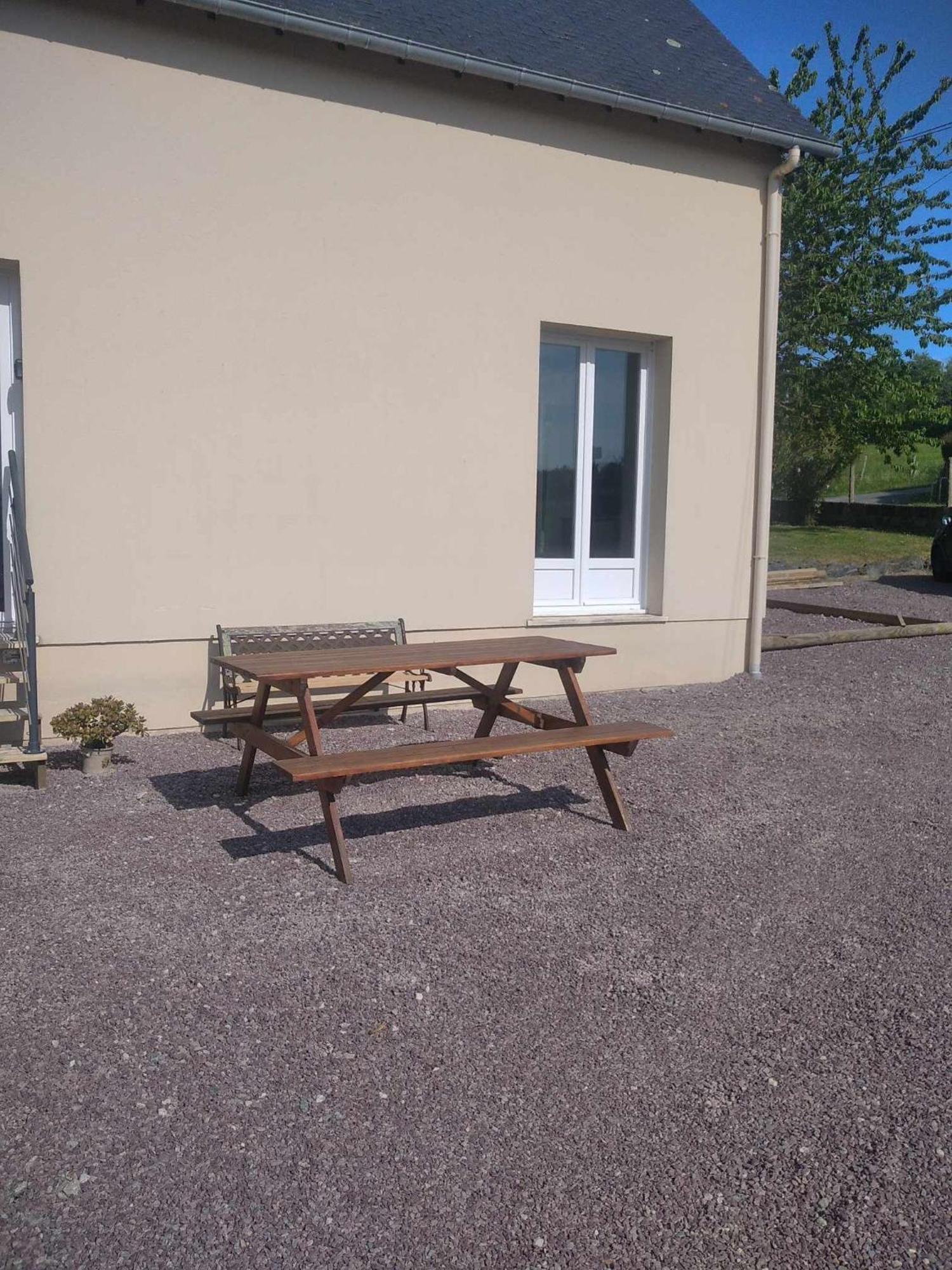 L Etablissement Gold Beach Propose 1 Hebergement , Maison 80M2 Avec Terrain 500M2, Parking Prive A 4 Min Du Port Artificiel D Arromanches, Services Accueil Personnalise, Lits Faits, Serviettes, Menage, Netflix, Wifi Ryes المظهر الخارجي الصورة